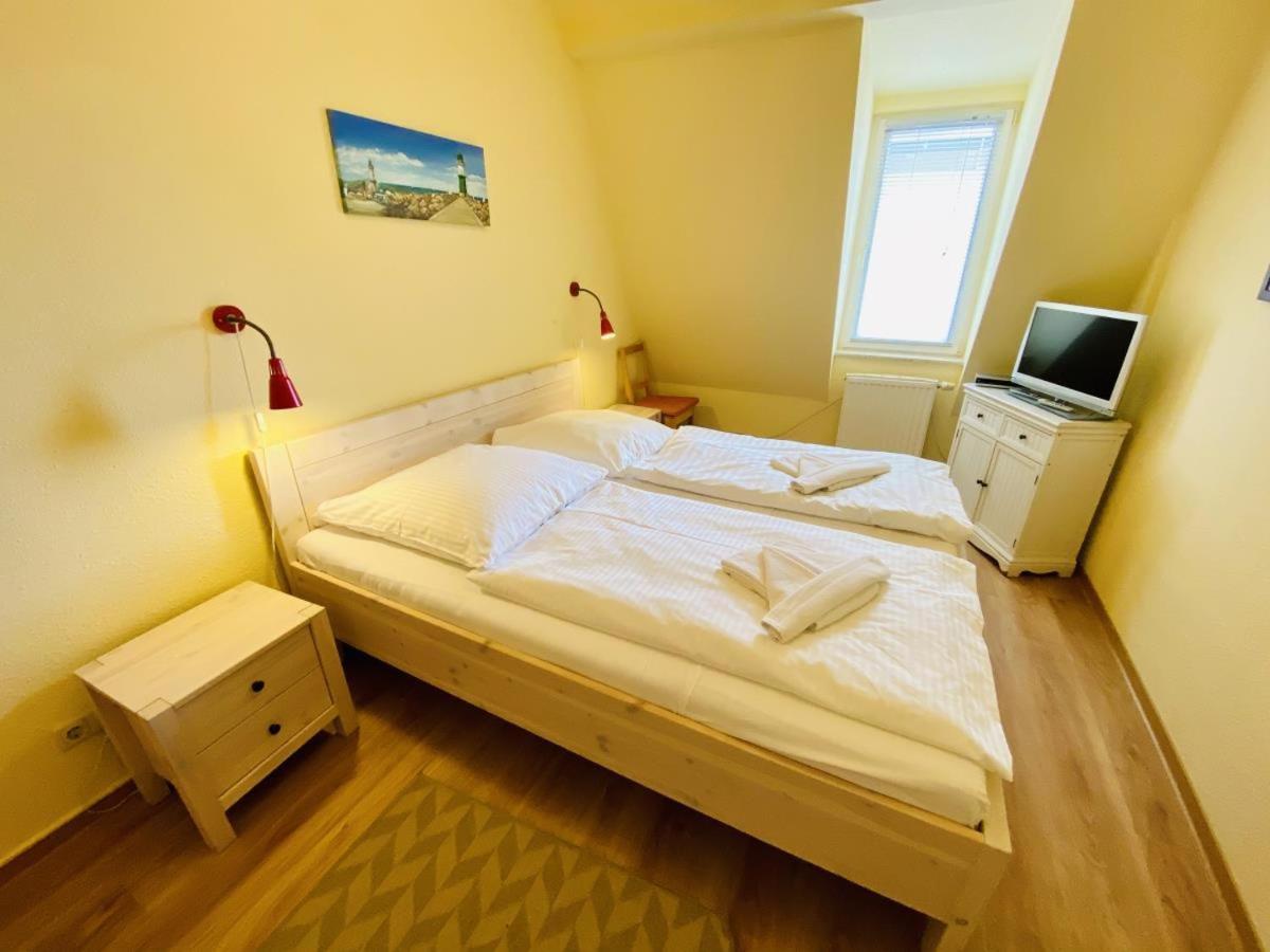 Апартаменты Sonnendeck, Direkt Am Leuchtturm Росток Экстерьер фото